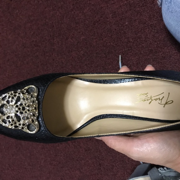 Thalia Sodi Black and Gold Heels Size 6 - Picture 8 of 9